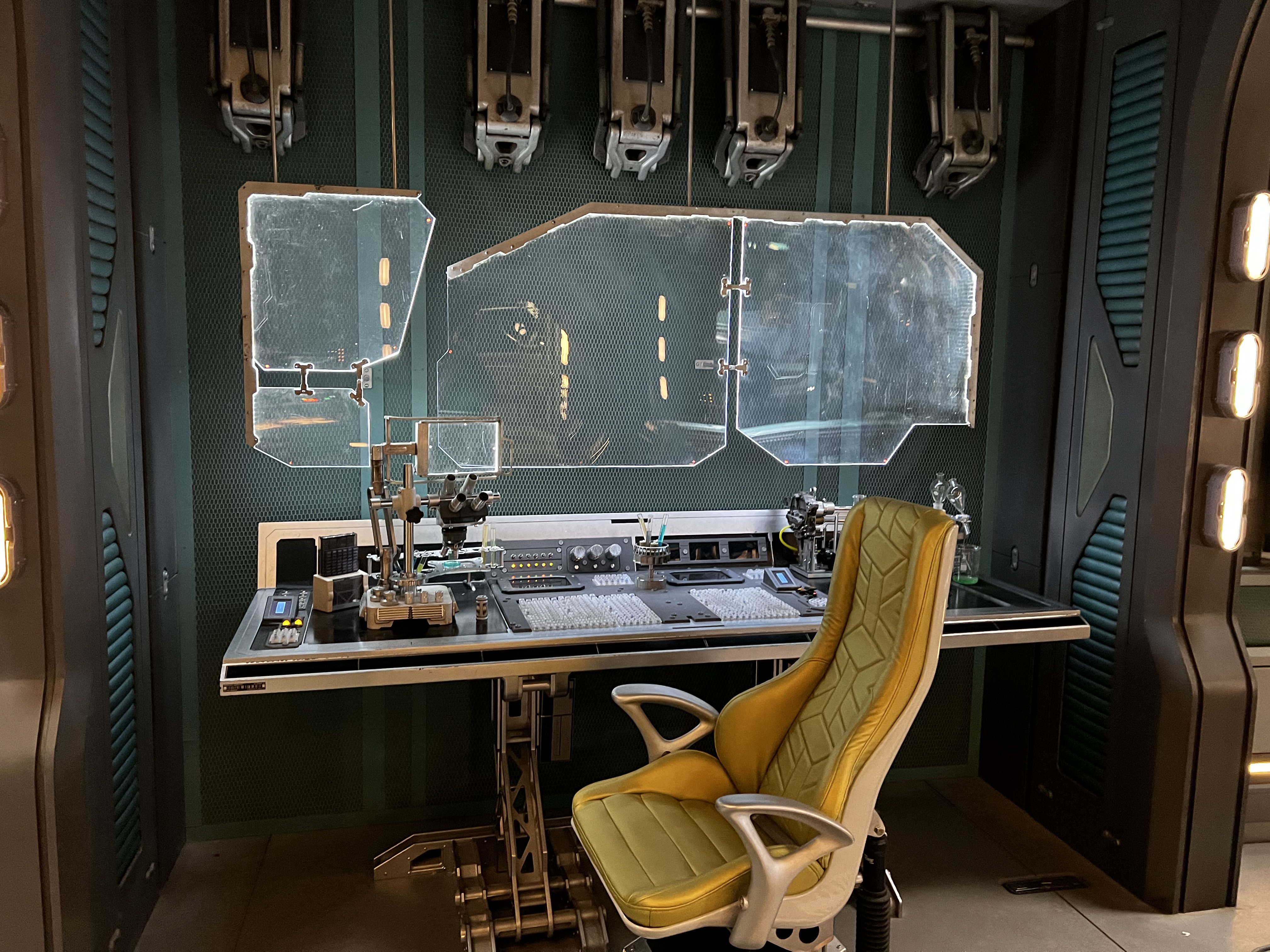 Mantis desk on set